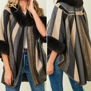 Montrez Knit Cape Shawl Poncho Wrap Sweater Faux Fir Trim L/XL